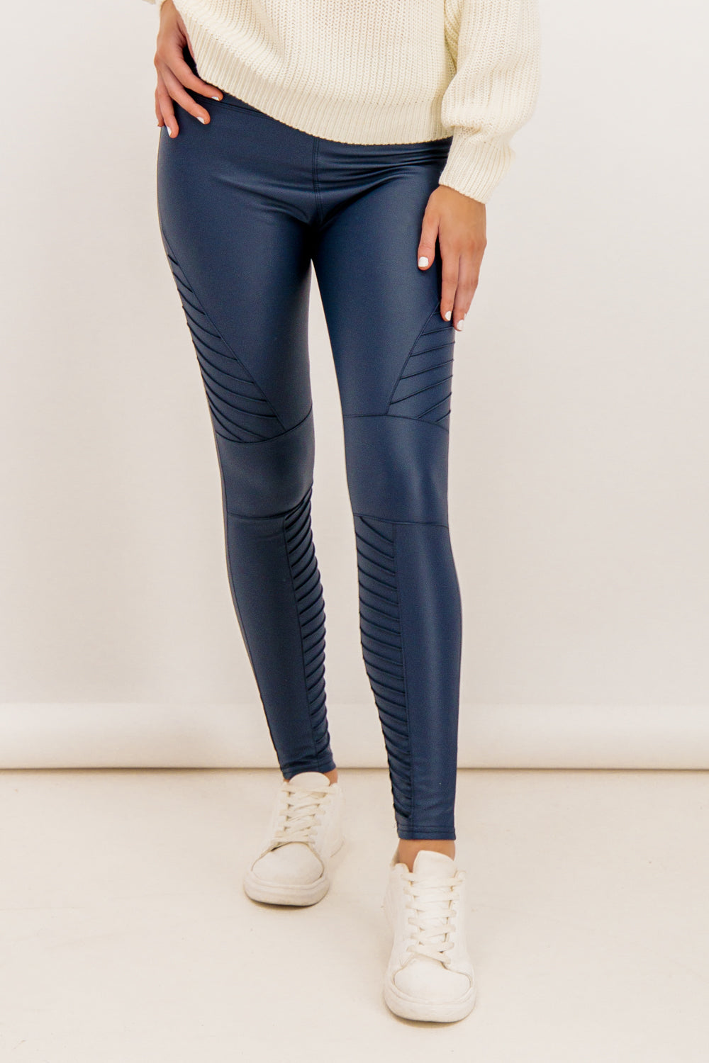 Ribbed leggings with fleece lining in black, 12.99€