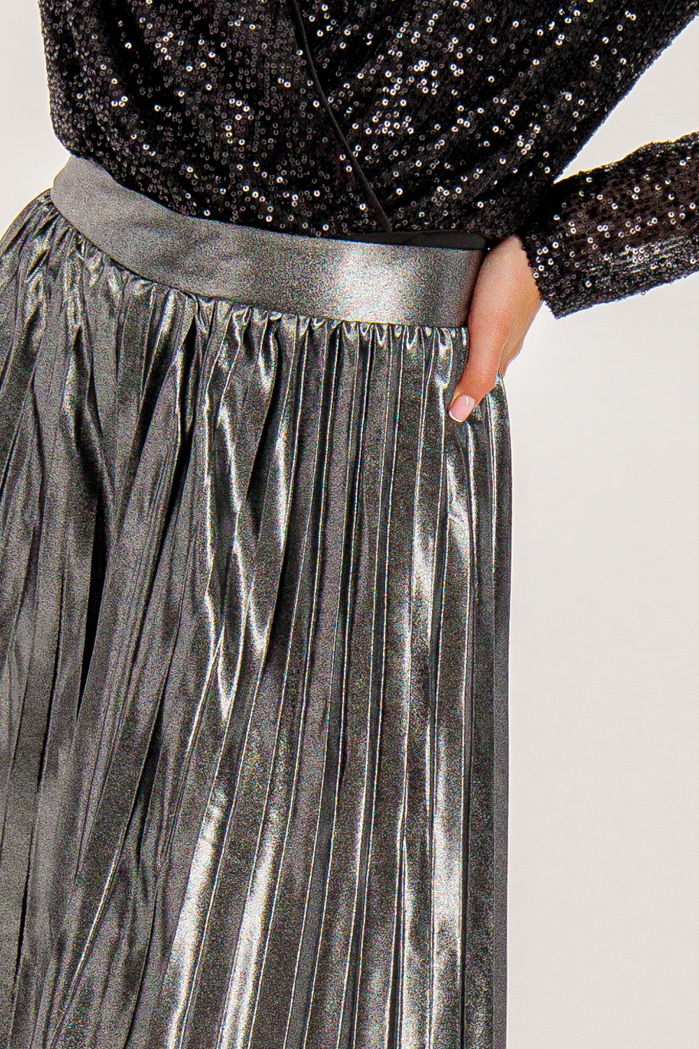 Silver pleated hotsell skirt new look