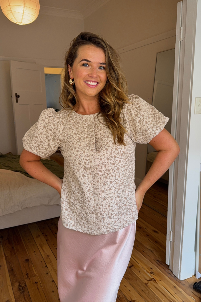 Raqia Puff Sleeve Top In Champagne