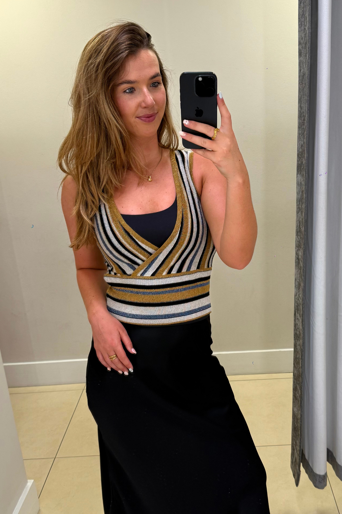 Saxy Glitter V-Neck Knit Top