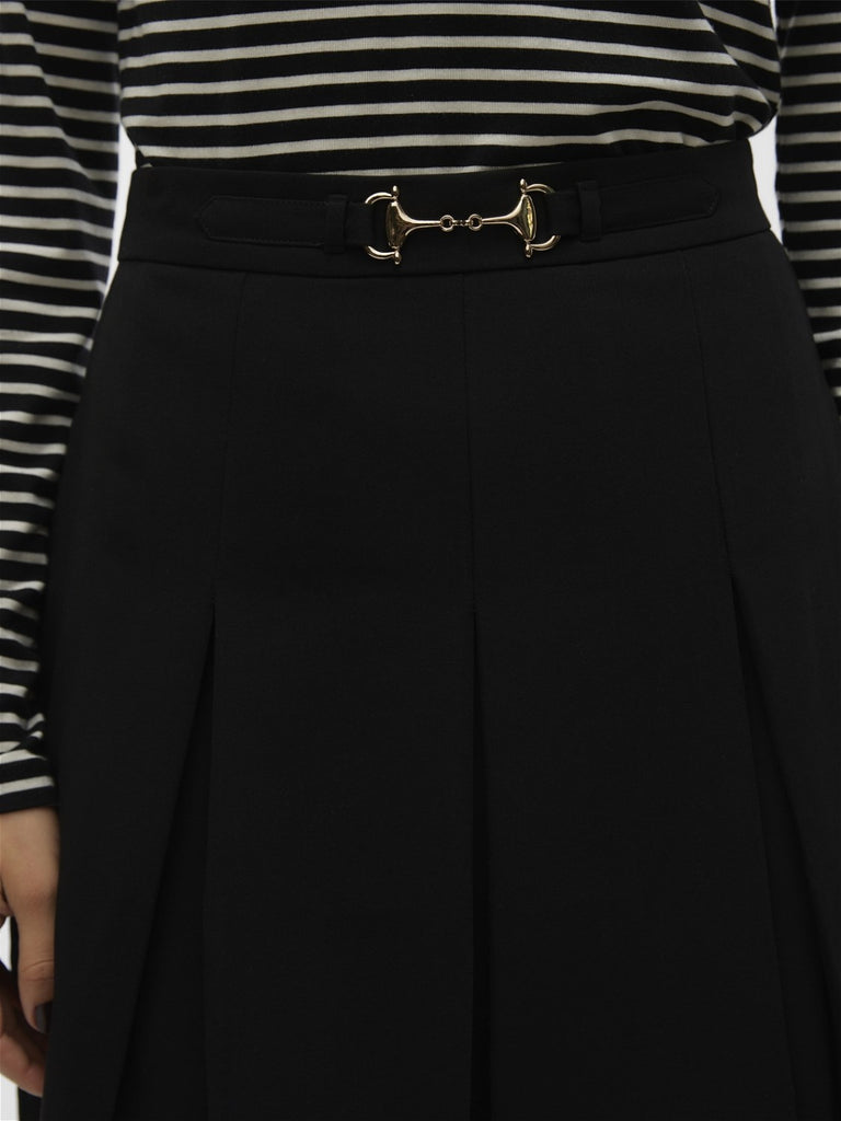 Clea Short Black Clasp Pleated Skirt