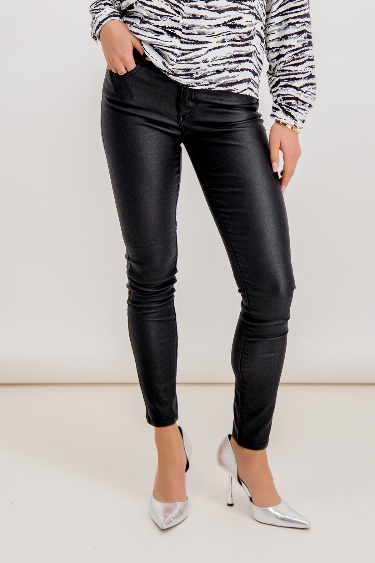 Vila glitter legging with slit front in black